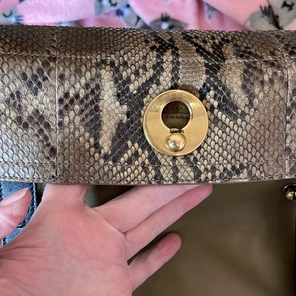 Authentic YSL Muse 2 - Picture 4 of 16